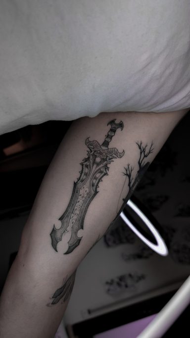 fineline world of warcraft lich king sword nerd tattoo, done in Lörrach by vegan tattoo artist Jannine Stefanov