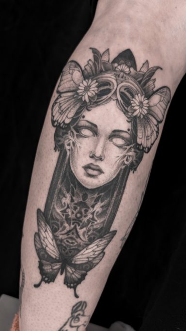semi realistic portrait of a butterfly alien woman on lower leg / calf, done in Lörrach