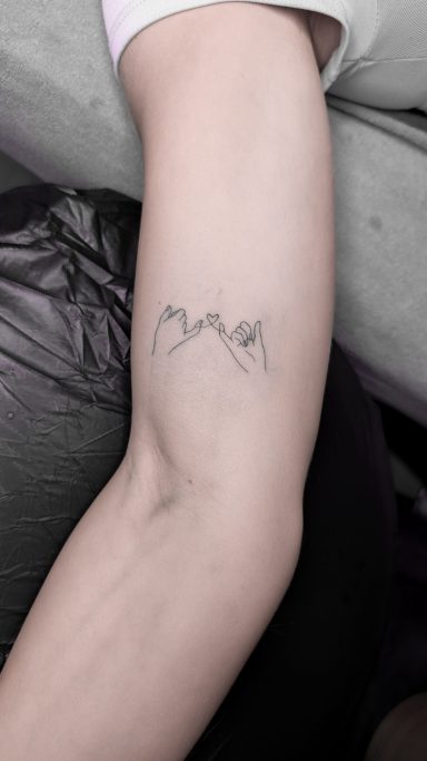fineline pinky promise tattoo on forearm, done in Lörrach by vegan tattoo artist Jannine Stefanov