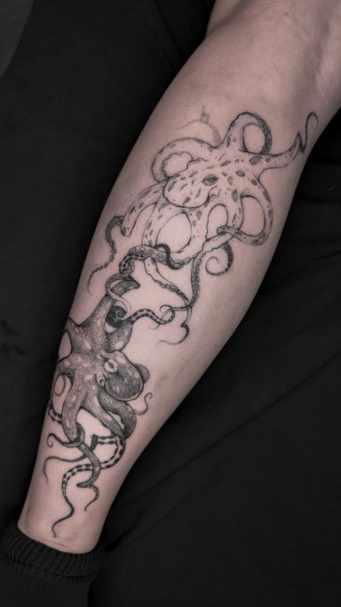 Freehand fineline octopus tattoo on calf, done in Lörrach by vegan tattoo artist Jannine Stefanov